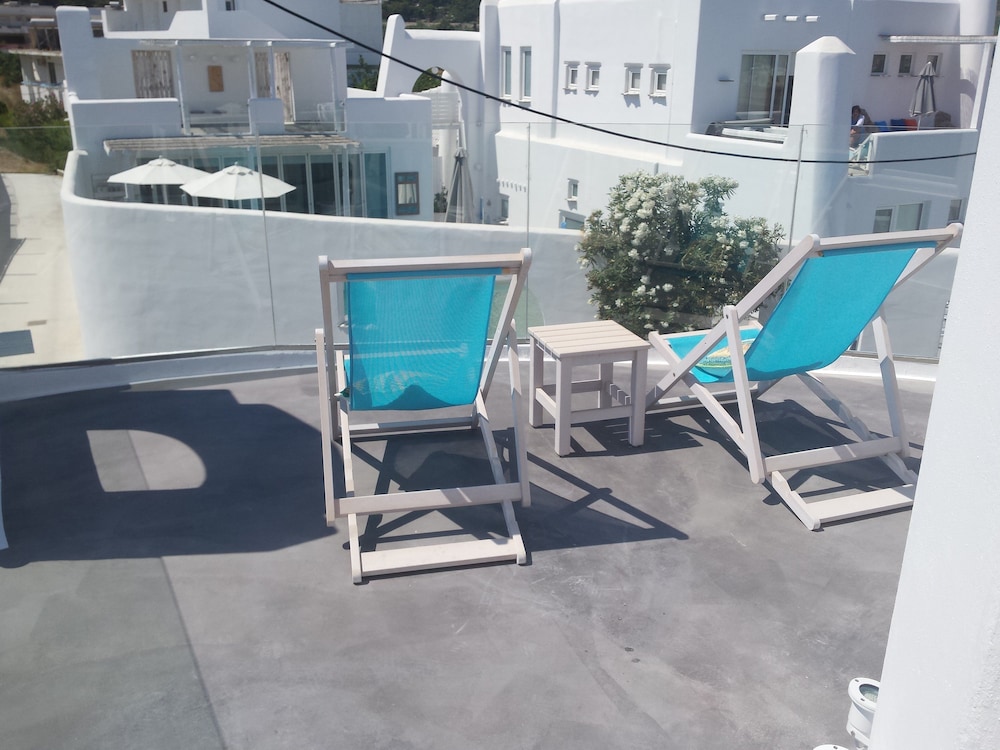Kouros Home Hotel