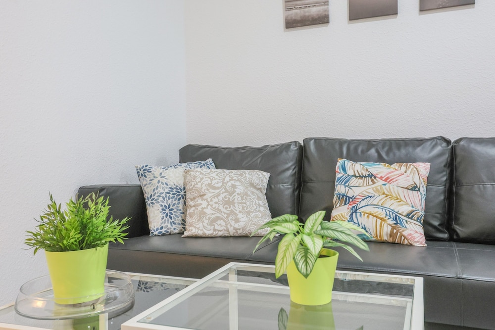Divina in Sevilla With 1 Bedrooms and 1 Bathrooms