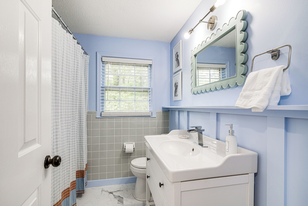6 Mi to Shelby Farms Park: Family Home in Memphis