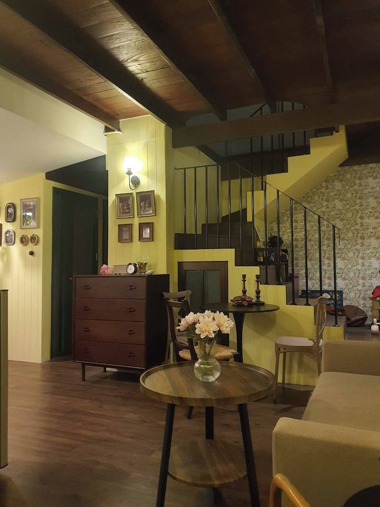 Homey Home UP Themed Near MRT Samyot