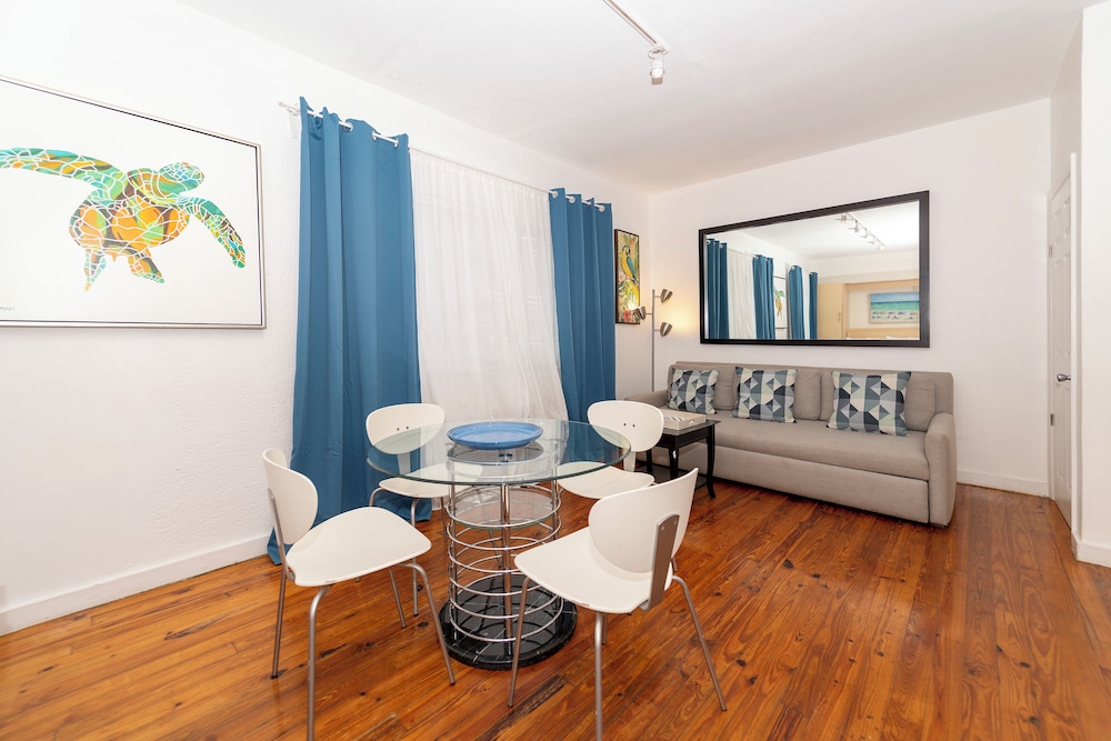 Collins Beach Apartments