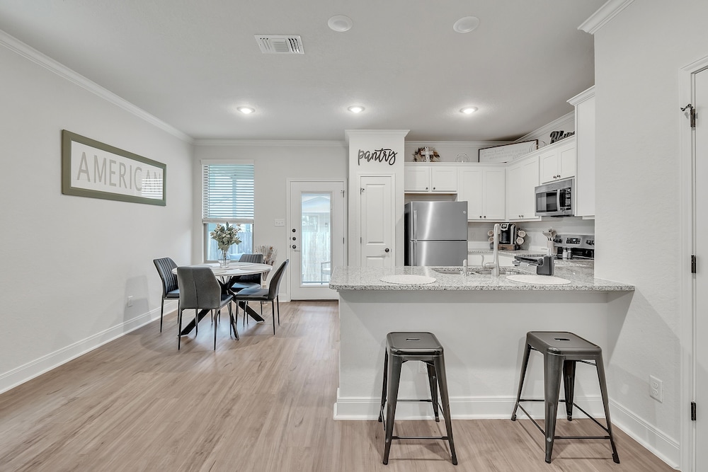 Modern 3br In Gated Community Near Jbsa & Seaworld 3 Bedroom Duplex