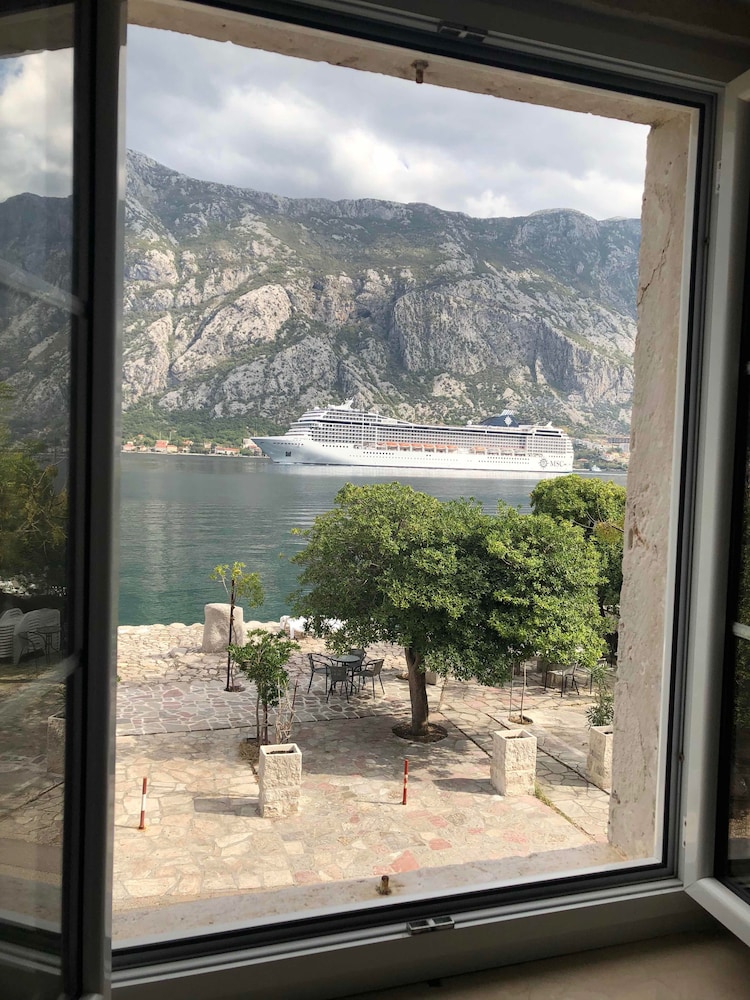 Villa Mariner