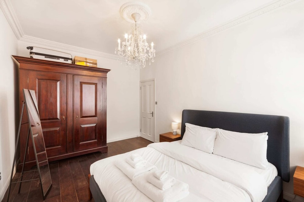 Elegant, Airy 2 Bedroom Flat in Paddington
