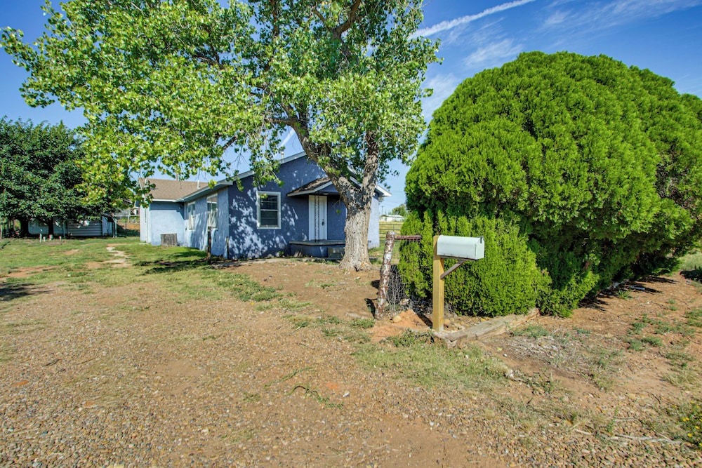 2 Mi to Phillips 66 Refinery: Home w/ Yard