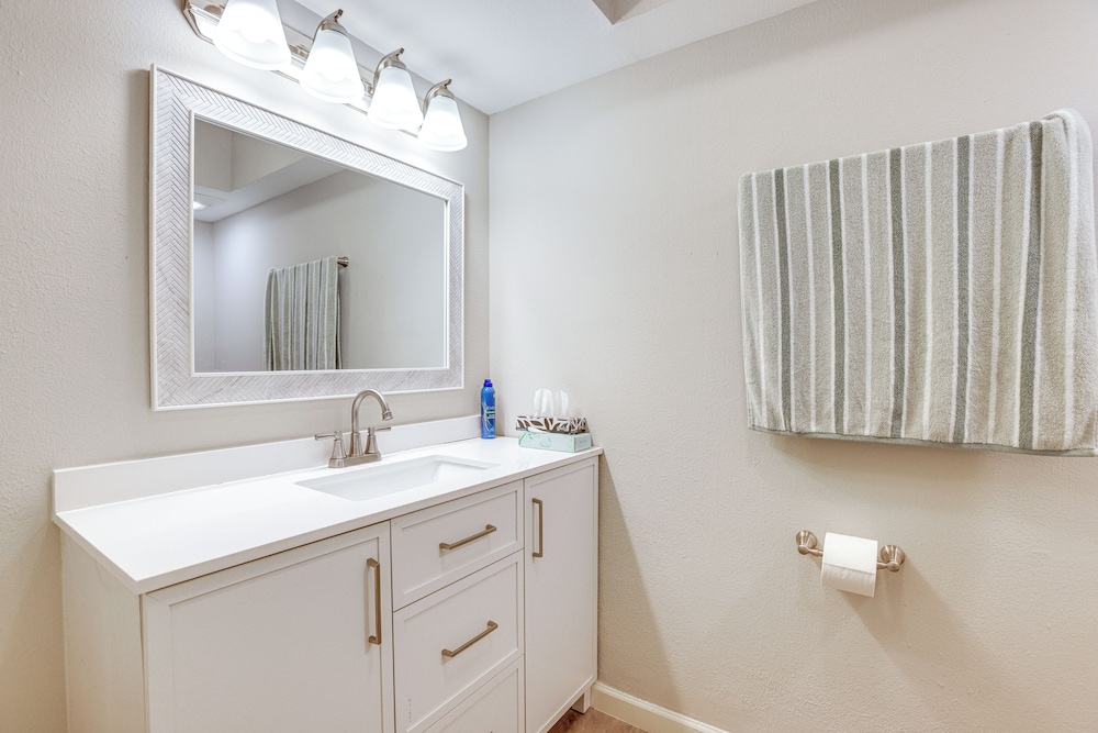 2 Mi to The Galleria: Uptown Houston Retreat!