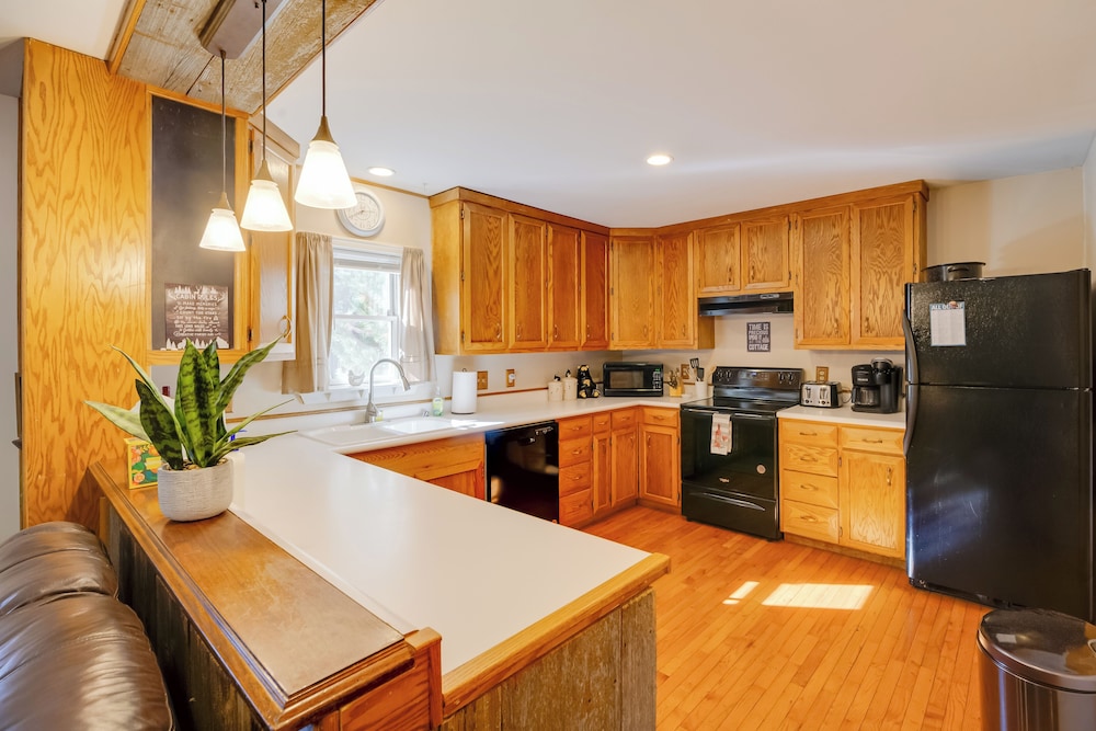 Fish, Hike & Sightsee: Lovely Florissant Cabin!