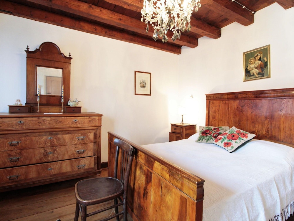 Charming Alpine Retreat for 9 photo 4