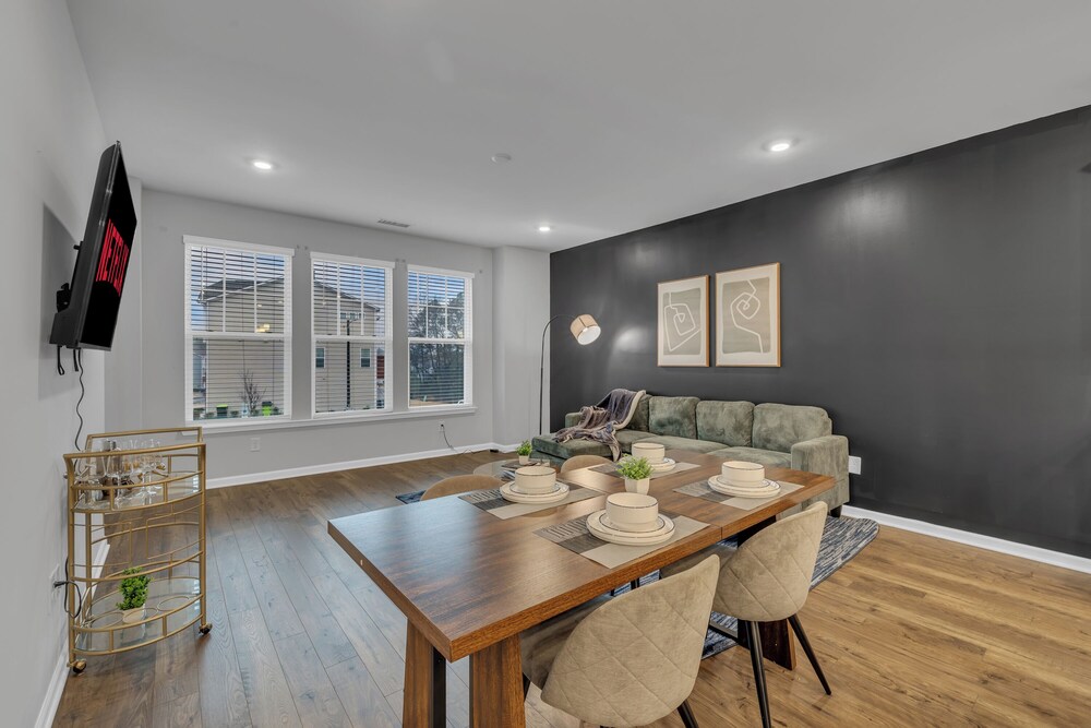 King 4BR Townhouse to Downtown Durham