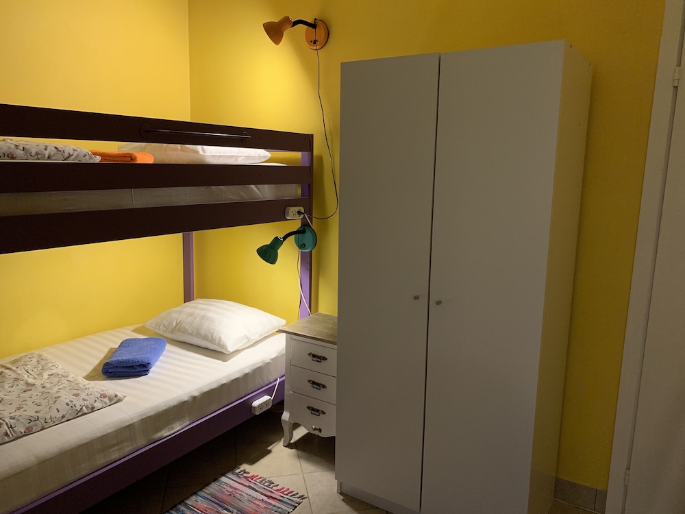 Hostel Makarena
