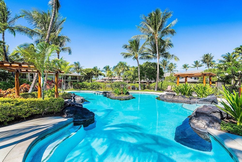 Ocean & Mountain Views - 2BR With Loft, 4 Beds - Relax in Luxury - Vrkcv