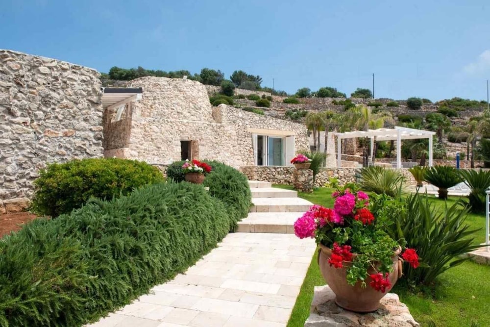 Luxury Scialandre Exclusive Pool Villa view 4
