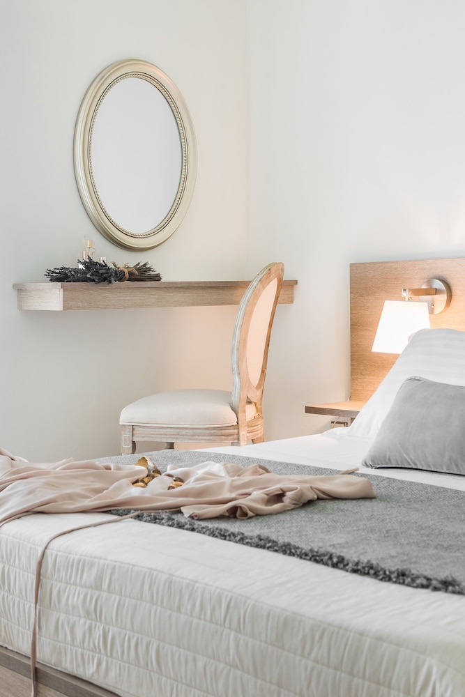 Malibu Studios & Apartments