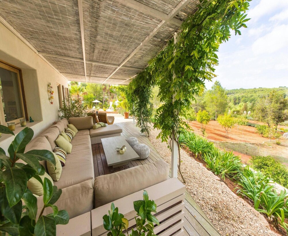 Holiday Home With Wooden-beamed Patio