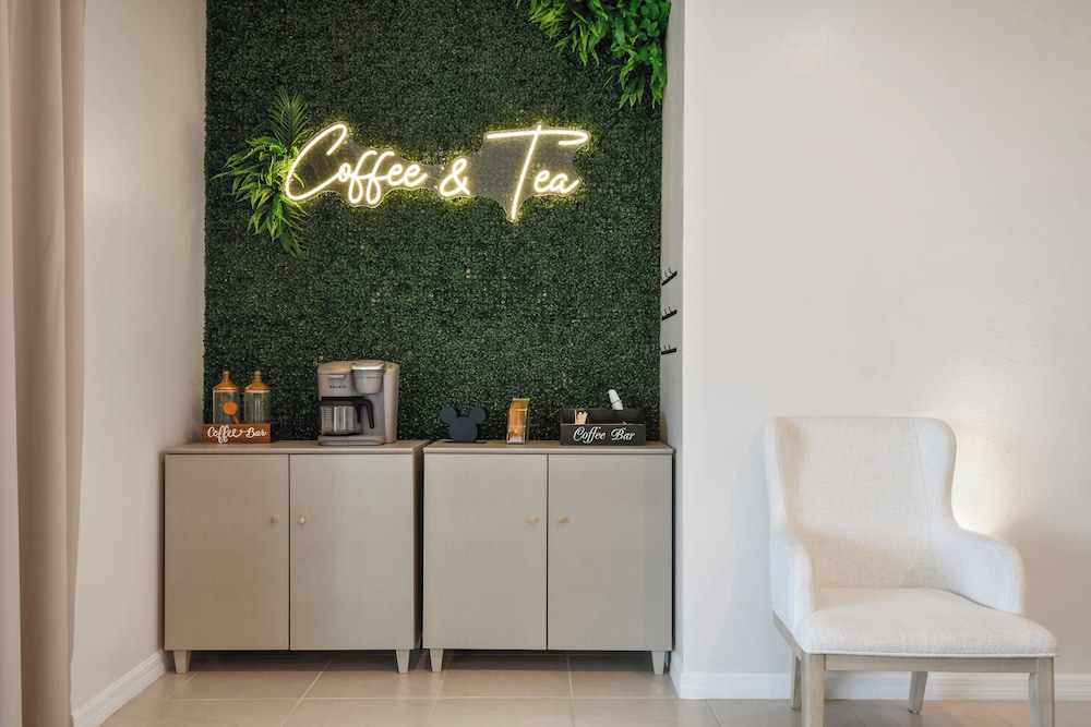Luxury Stay: Pool, Games, Themed Rooms