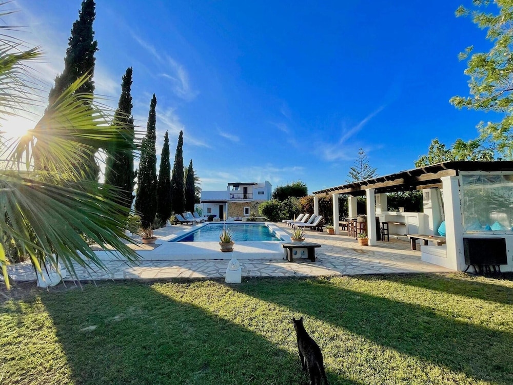 Holiday Home Near Stunning Beaches