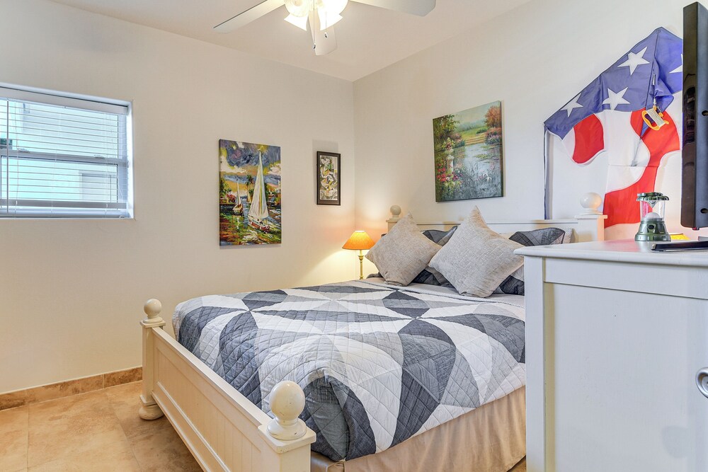 Walk to Galveston Beach: Family Condo w/ Pool
