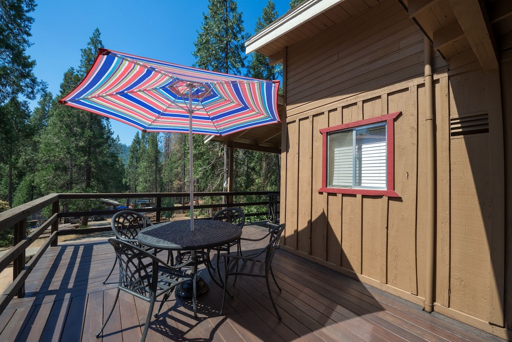 Yosemite Scenic Wonders - Bass Lake Area