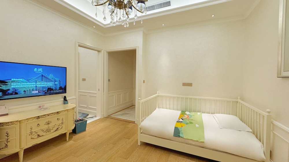 NARADA RESORT SHANGHAI HOTEL Disney Store