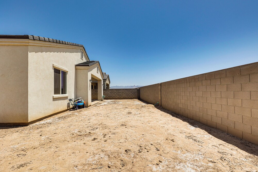 3 Mi to Colorado River: New-build Family Home!
