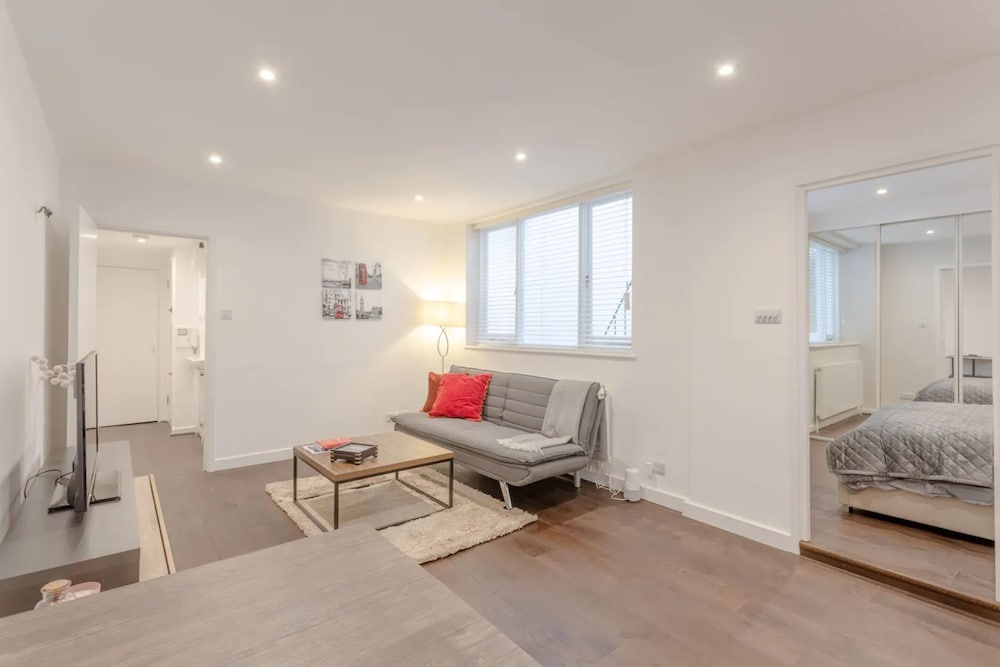 Modern Flat in the Heart of West London