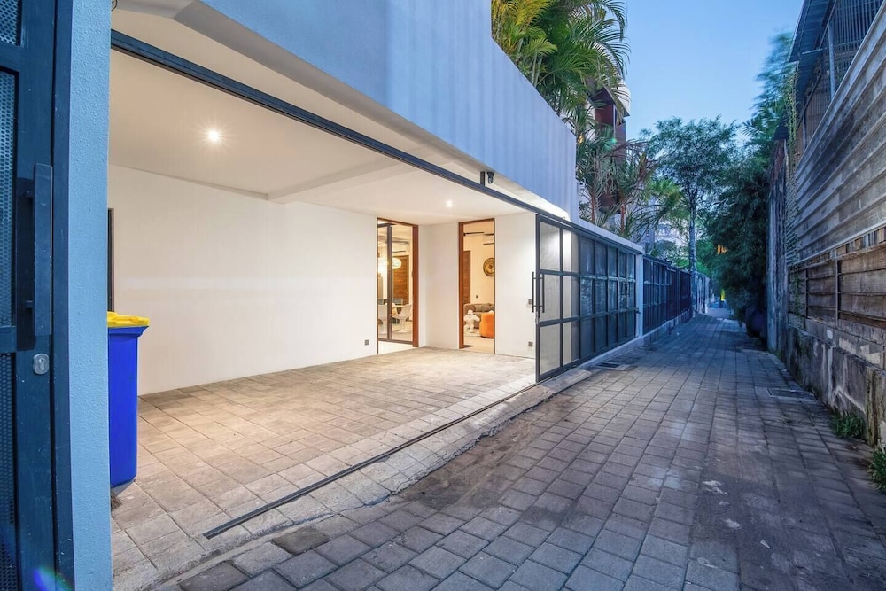 Modern 3BR Villa Enclosed Living