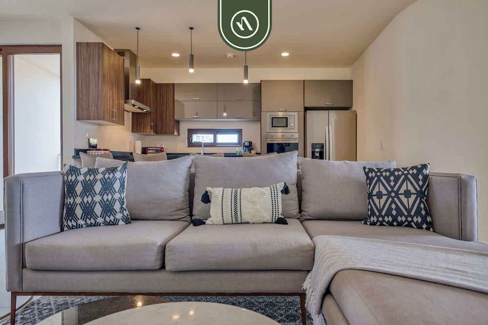 Oceanview 3 BR Condo Near the Beach - Pool