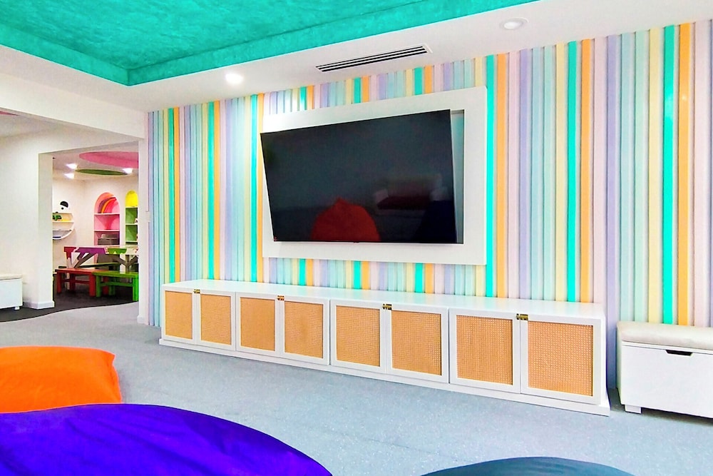 Deluxe Condo at Villa Del Palmar