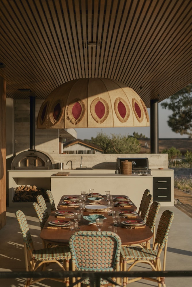 CL M Villa Retreat by Cadenzalux