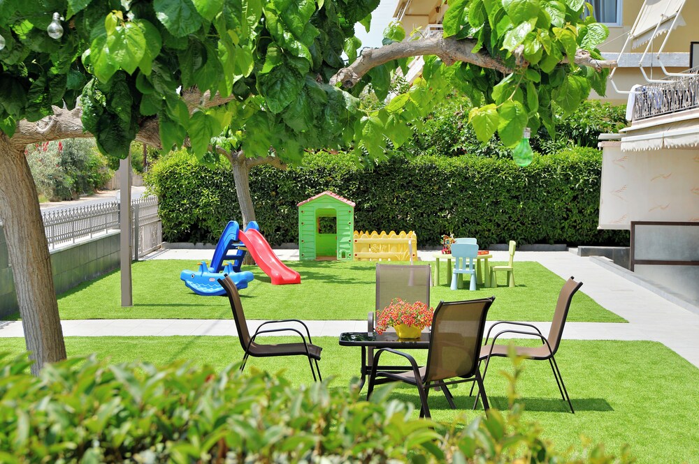 Stork Holiday Apartments - Garden & Sea View