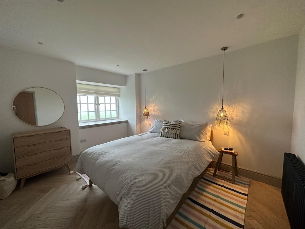 Luxury Northumberland Cottage Near Beach Sleeps 8 view 4