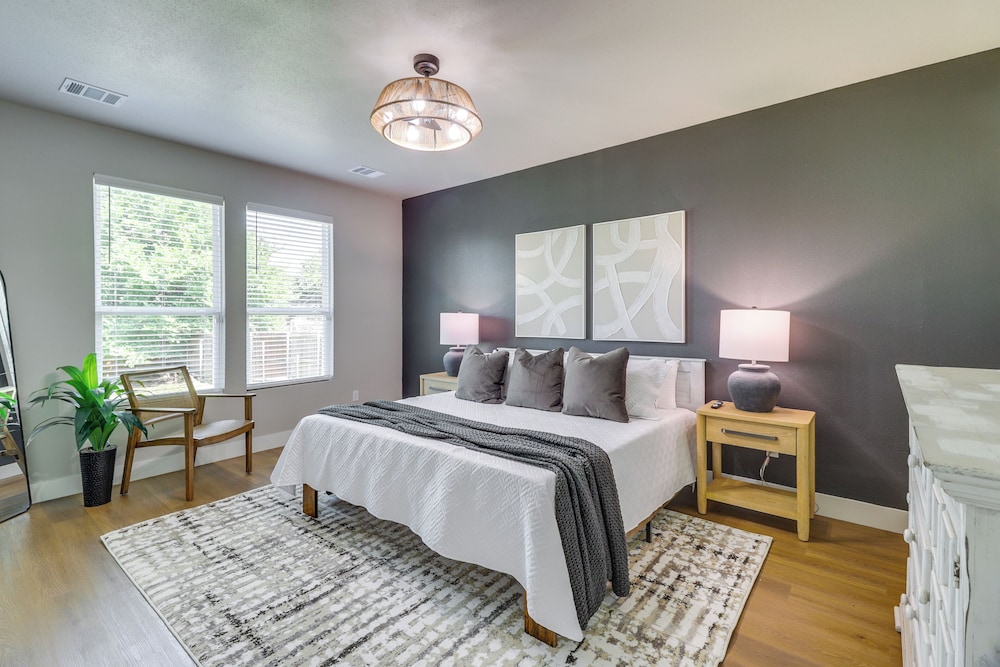 Townhome Near At&t Stadium: Great for Game Day!