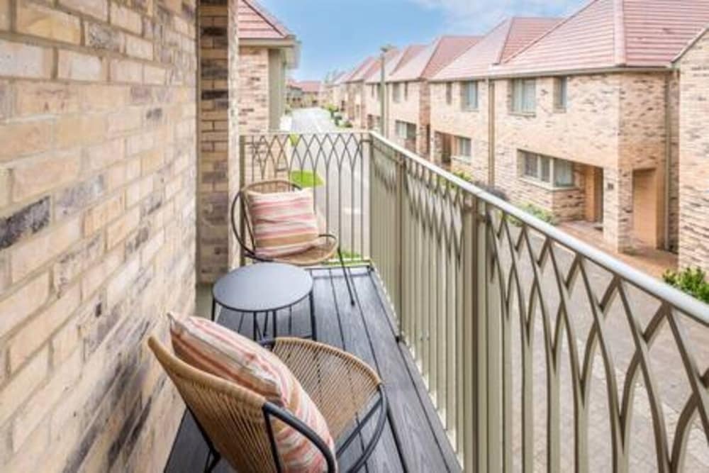 Family-friendly Getaway - Garden Parking Sleeps 7