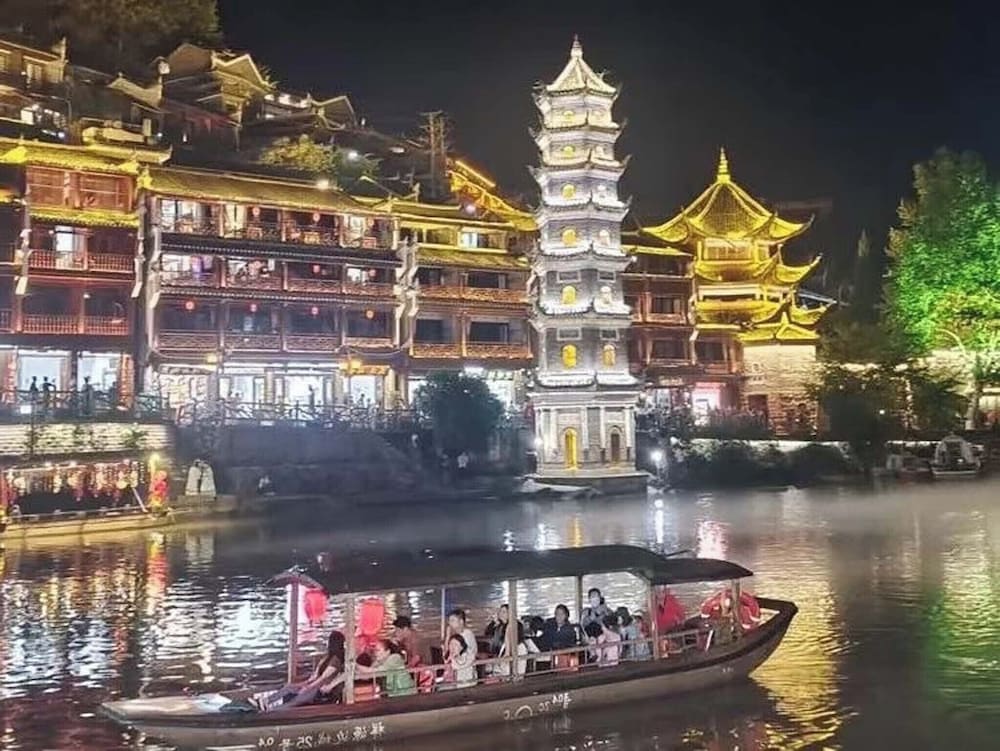 Fenghuang Oldtown Fuyuan Riverside Hotel
