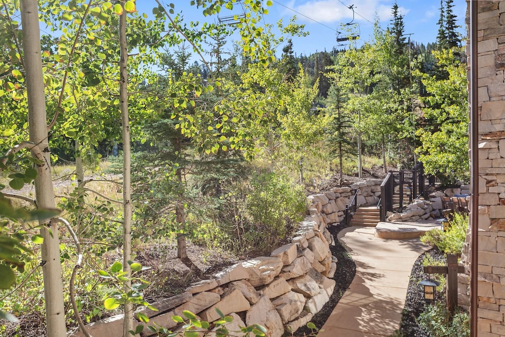 Arrowleaf Lodge at Deer Valley Resort - Three Bedroom Residence #110 3 Condo