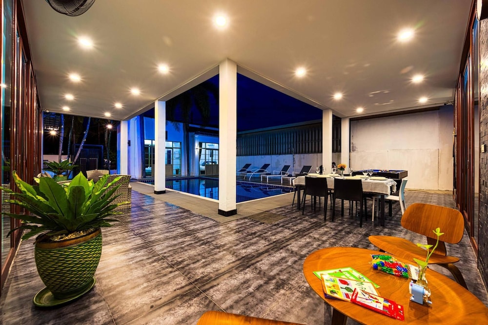 Beautiful 4-Bedroom Pool Villa BL9