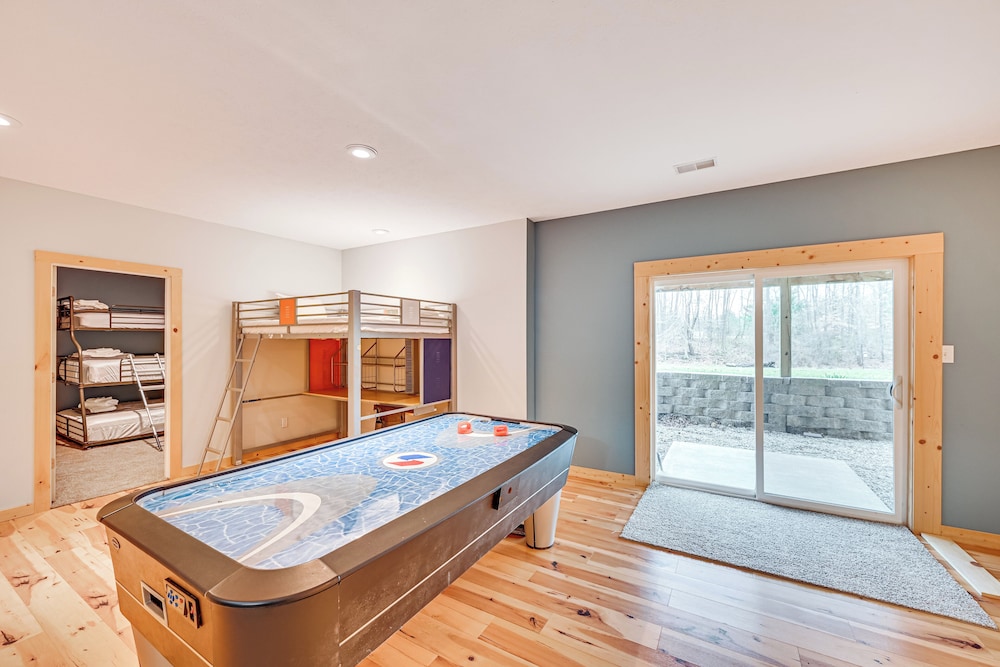 3 Mi to Dtwn: Family-friendly Home in South Haven!