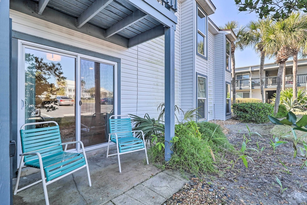 Florida Condo w/ Pool & Tennis: Walk to Beach! view 5