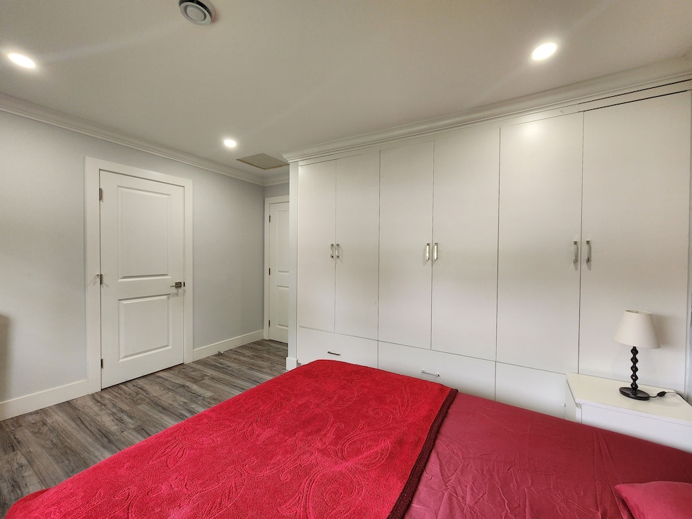 Sarla Villa Surrey