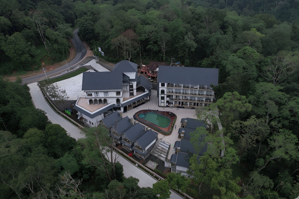 CherryLoft Luxury Resort