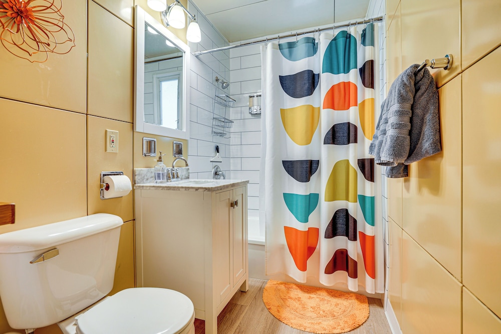 Lustron of the Lakes: Retro MCM Gem in Tangletown