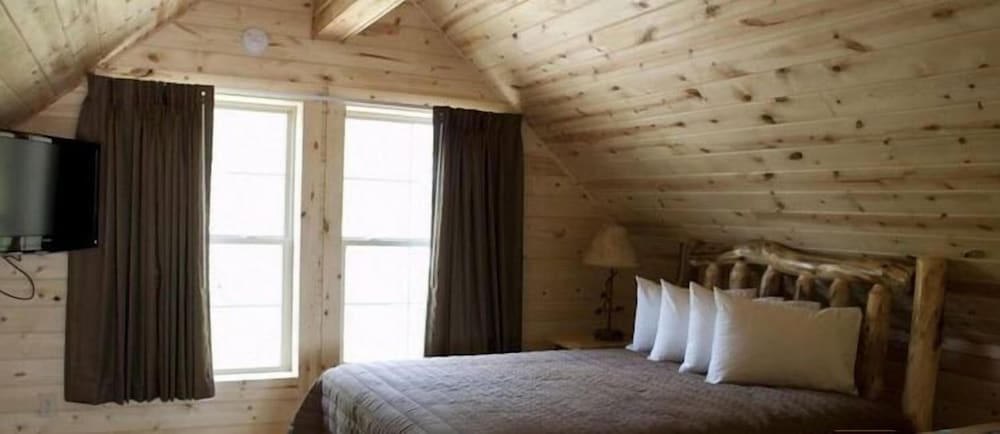 Cabins of Mackinaw