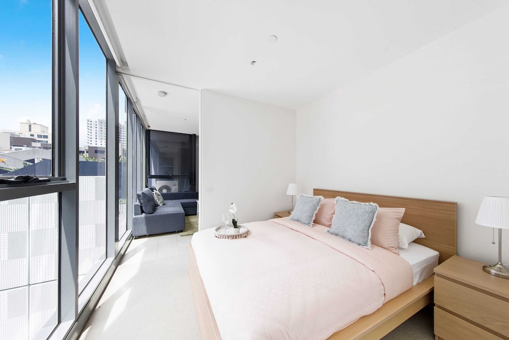 A Chic Apt With a Large Balcony Next to Grand Prix