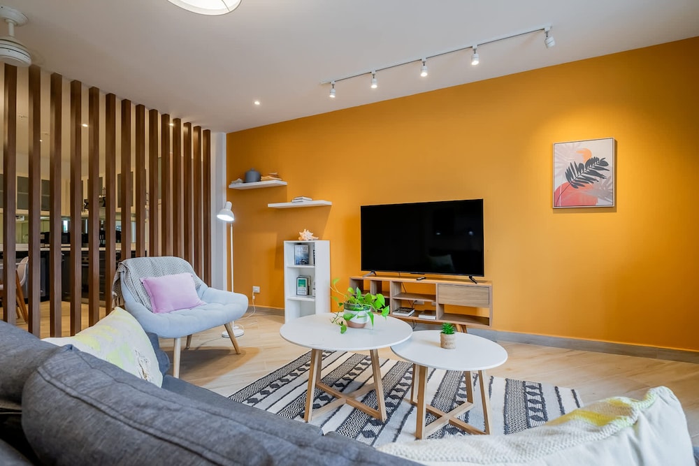 w Warm 1BR With Balcony in Panama