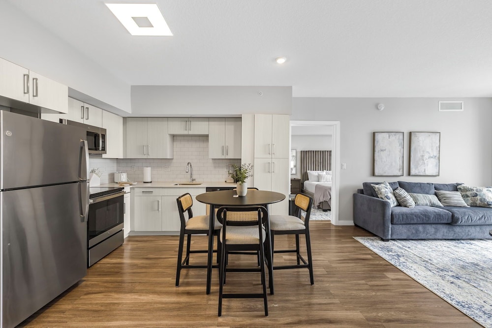 Stylish City-View Condo Pool Access
