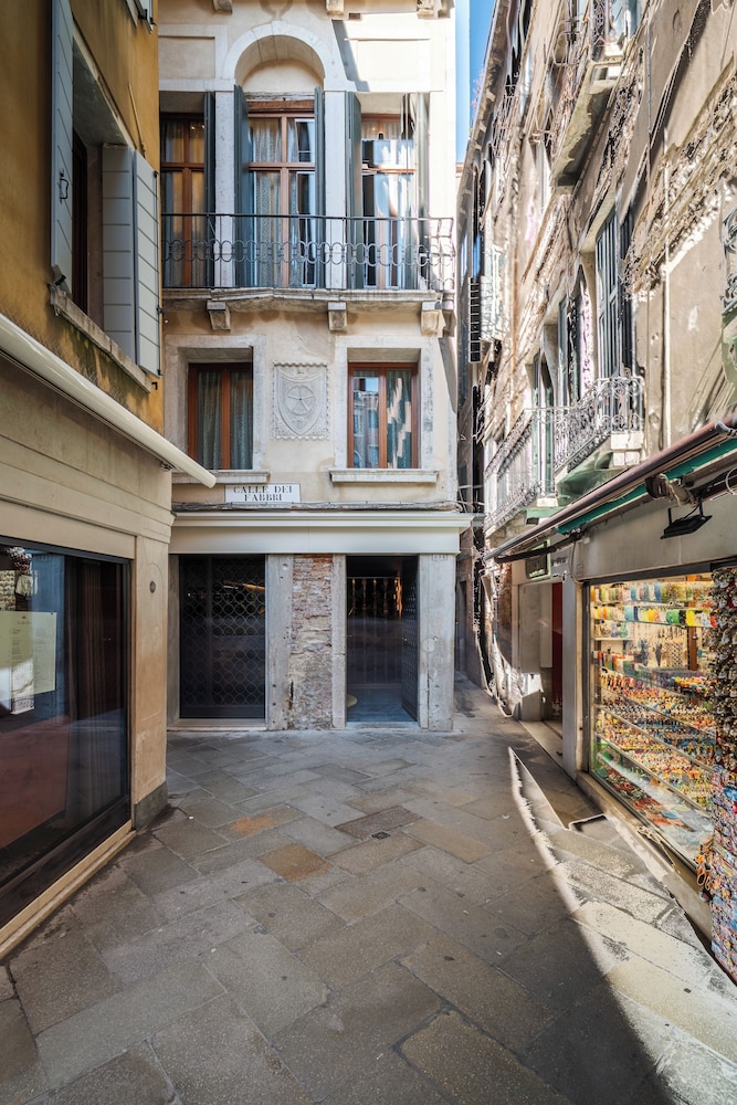 Palazzo Rota Luxury Apartments