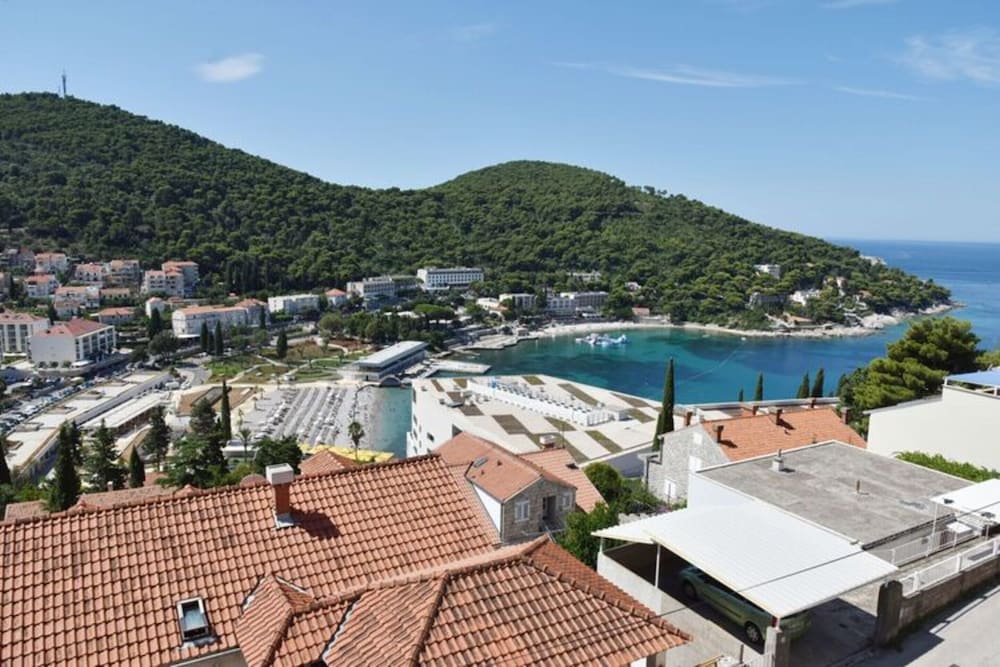 Green Hills Apartment - One Bedroom Apartment With Balcony and Sea View
