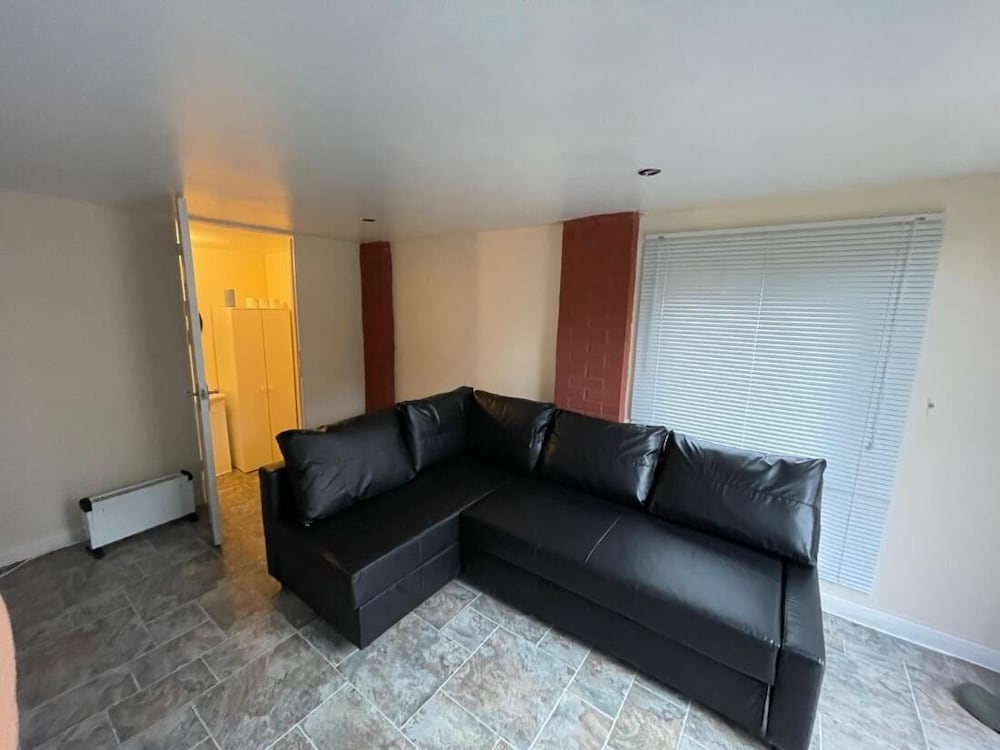A Furnished Ensuite Apartment for Rent in Patchway view 5