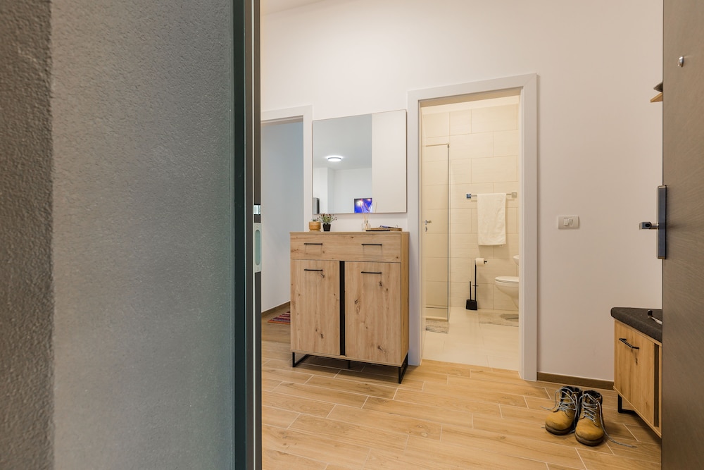 Essenza Charming Two BedRoom Apartment view 3