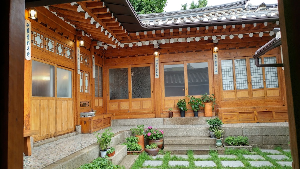 So Hyeon Dang Hanok Guesthouse